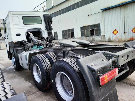 HOWO Sinotuck 6*4 Тракторный грузовик Белый цвет с конструкцией безтрубных шин 8500x2500x3600 мм
