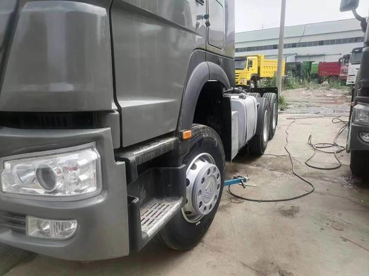 Ручная коробка передач Синий Синотрук Тяжелый грузовик 6*4 Тракторный грузовик Безтрубные шины