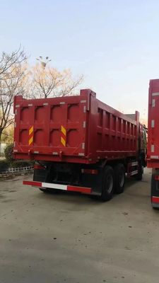 18 кубометров вместимости используется HOWO 6X4 тяжелый грузовик с ручной трансмиссией