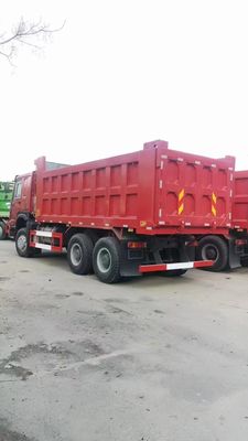 18 кубометров вместимости используется HOWO 6X4 тяжелый грузовик с ручной трансмиссией