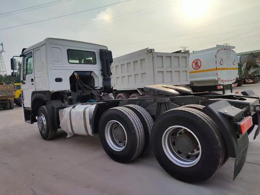 Правоуправляемый белый Sinotruk HOWO 6×4 трактор для горных сидений и производительности