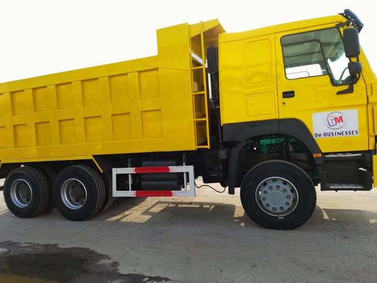 Тип ручной трансмиссии Sinotruk HOWO Дампер-грузовик 10 колес Желтый цвет Накидывающий грузовик
