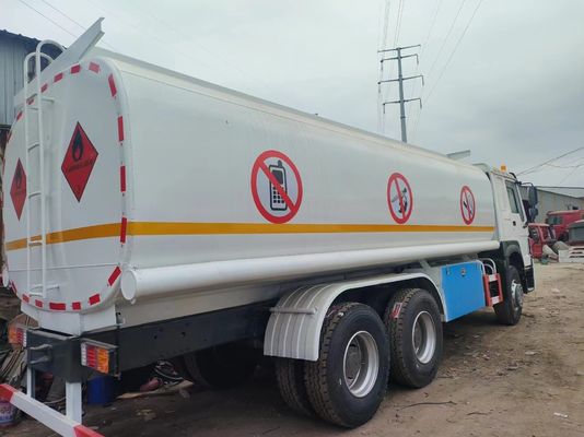 Sinotruk HOWO 6*4 Нефтяной танкер с ручной трансмиссией и сертификацией GCC