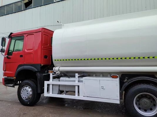 10cbm HOWO 4X2 Мобильный транспортный грузовик для перезарядки нефтяного бака с распределением топлива для ≤5 мест