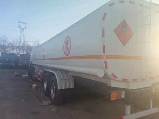 HOWO 8*4 Tank Truck с топливным топливом и 1-летним послепродажным сервисом