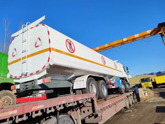 HOWO 8*4 Tank Truck с топливным топливом и 1-летним послепродажным сервисом