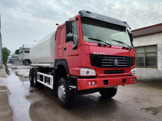 Дизайн радиальной шины Sinotruk HOWO 6X4 Углеродистая сталь Танкерный грузовик для нефтегазового дизельного топлива 18000L