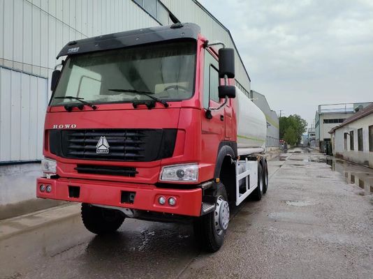 Дизайн радиальной шины Sinotruk HOWO 6X4 Углеродистая сталь Танкерный грузовик для нефтегазового дизельного топлива 18000L