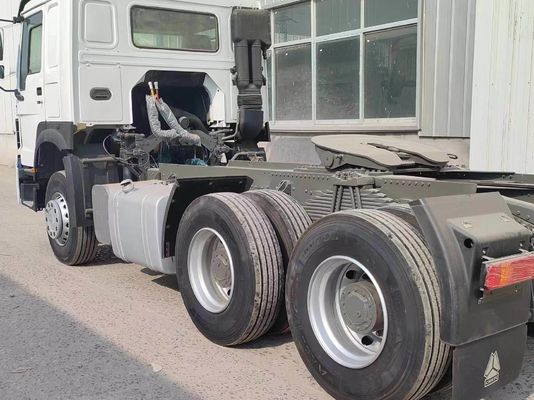 Sinotruk HOWO 6*4 тракторный грузовик в белом цвете с безтрубными шинами и сертификацией GCC