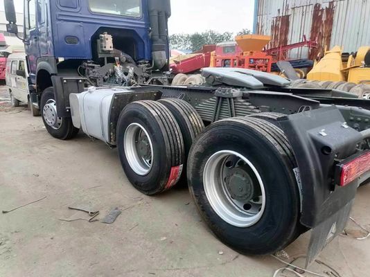 Синий Sinotruk HOWO 6X4 10 колесный тракторный грузовик с мощной тяговой мощностью