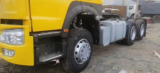 Тракторный грузовик Sinotruk 6*4 Желтый цвет используется от 6-8L мощности двигателя