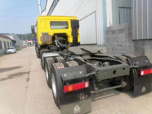 Тракторный грузовик Sinotruk 6*4 Желтый цвет используется от 6-8L мощности двигателя