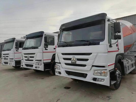 6×4 Sinotruck HOWO Микширующий танкер с размером 8500x2500x3600 мм